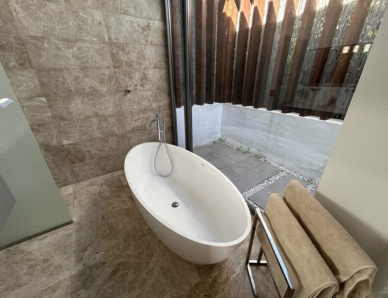 FOR SALE 🏡 Contemporary Five-Bedroom Villa with Pool, Gym and Games Room – Cancelada, New Golden Mile, Estepona 🇪🇸
