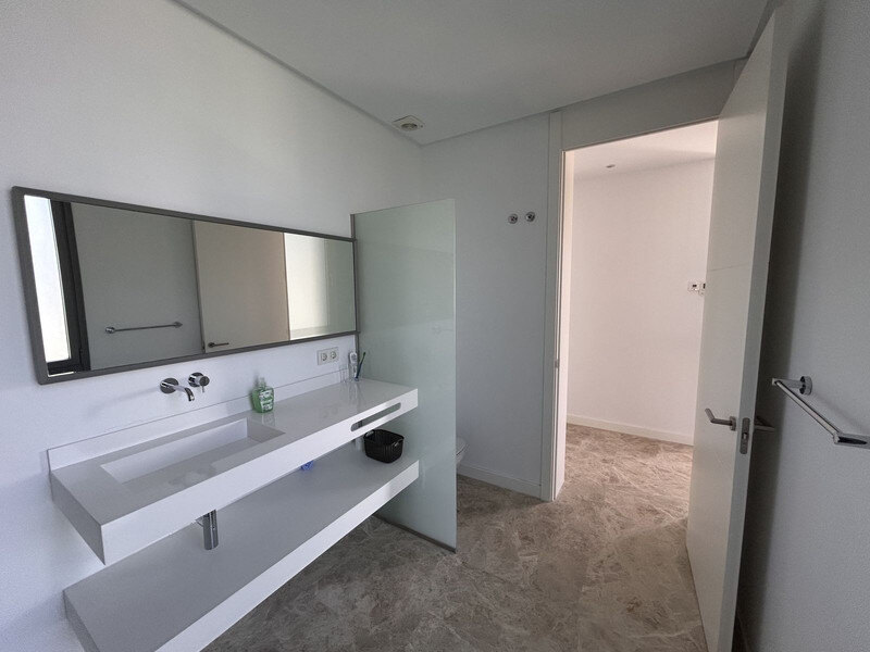 FOR SALE 🏡 Contemporary Five-Bedroom Villa with Pool, Gym and Games Room – Cancelada, New Golden Mile, Estepona 🇪🇸