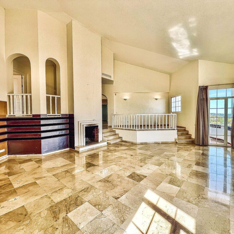 FOR SALE 🏡 Villa to Renovate with Panoramic Sea and Golf Views – El Herrojo, La Quinta, Benahavís 🇪🇸