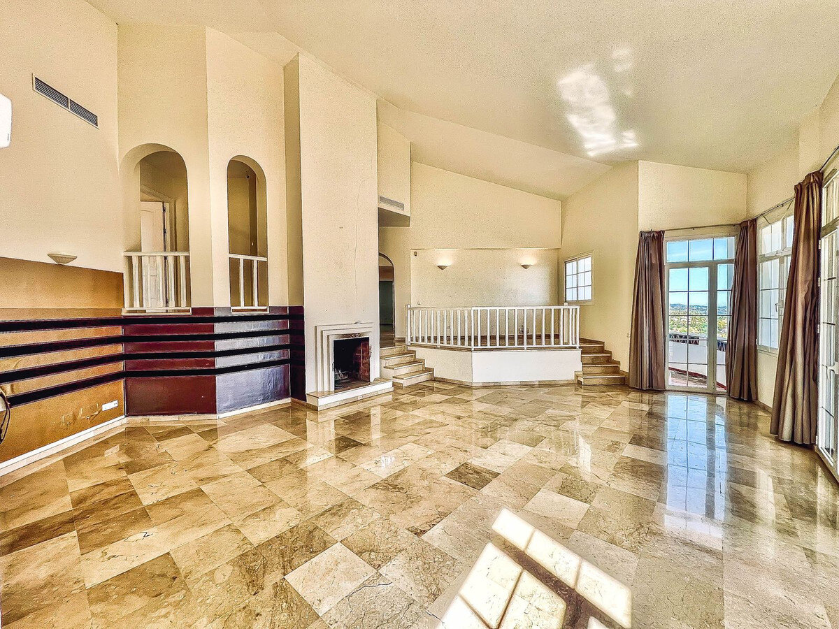 FOR SALE 🏡 Villa to Renovate with Panoramic Sea and Golf Views – El Herrojo, La Quinta, Benahavís 🇪🇸
