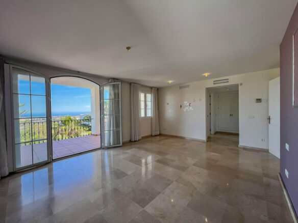 FOR SALE 🏡 Villa to Renovate with Panoramic Sea and Golf Views – El Herrojo, La Quinta, Benahavís 🇪🇸