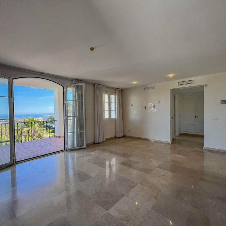 FOR SALE 🏡 Villa to Renovate with Panoramic Sea and Golf Views – El Herrojo, La Quinta, Benahavís 🇪🇸
