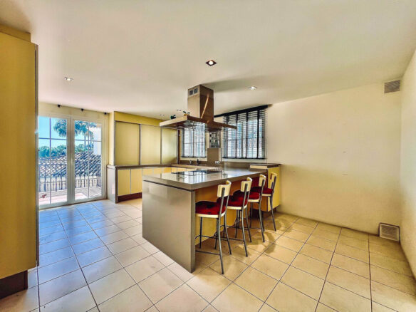 FOR SALE 🏡 Villa to Renovate with Panoramic Sea and Golf Views – El Herrojo, La Quinta, Benahavís 🇪🇸