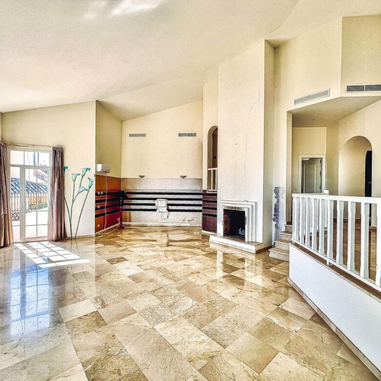 FOR SALE 🏡 Villa to Renovate with Panoramic Sea and Golf Views – El Herrojo, La Quinta, Benahavís 🇪🇸