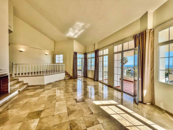 FOR SALE 🏡 Villa to Renovate with Panoramic Sea and Golf Views – El Herrojo, La Quinta, Benahavís 🇪🇸