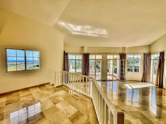 FOR SALE 🏡 Villa to Renovate with Panoramic Sea and Golf Views – El Herrojo, La Quinta, Benahavís 🇪🇸