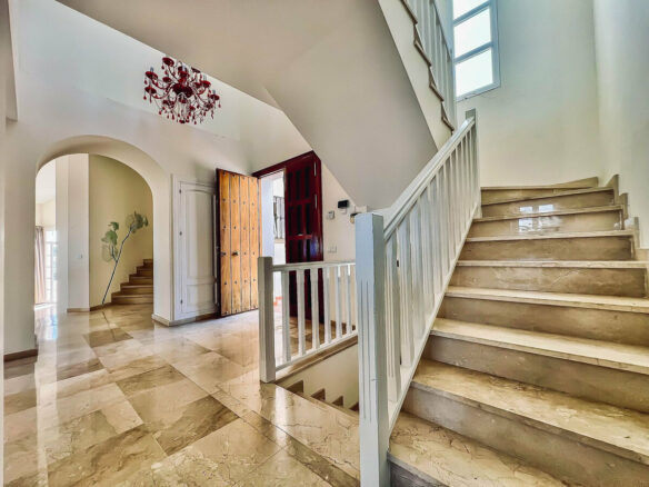 FOR SALE 🏡 Villa to Renovate with Panoramic Sea and Golf Views – El Herrojo, La Quinta, Benahavís 🇪🇸
