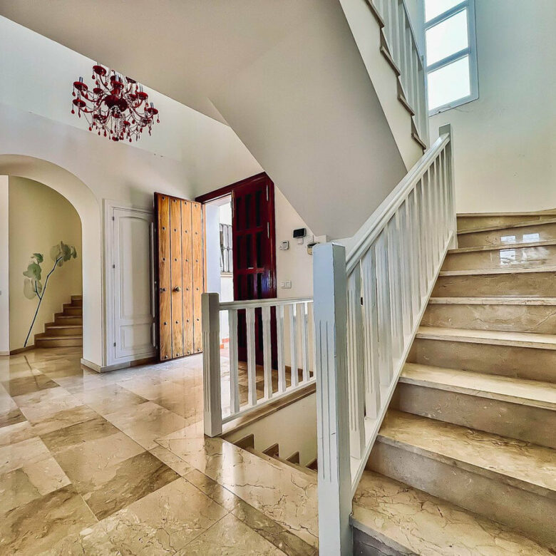 FOR SALE 🏡 Villa to Renovate with Panoramic Sea and Golf Views – El Herrojo, La Quinta, Benahavís 🇪🇸