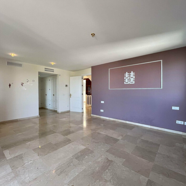 FOR SALE 🏡 Villa to Renovate with Panoramic Sea and Golf Views – El Herrojo, La Quinta, Benahavís 🇪🇸