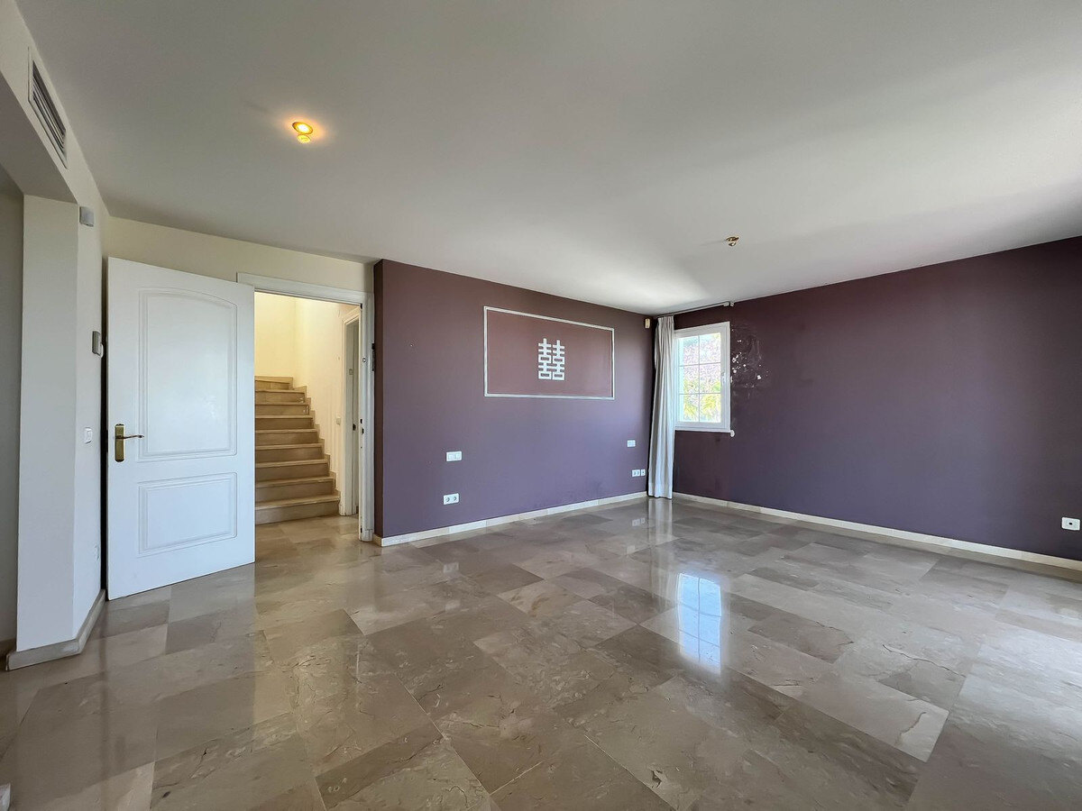FOR SALE 🏡 Villa to Renovate with Panoramic Sea and Golf Views – El Herrojo, La Quinta, Benahavís 🇪🇸