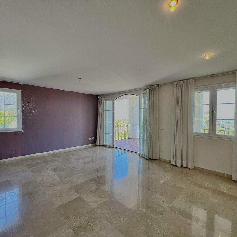 FOR SALE 🏡 Villa to Renovate with Panoramic Sea and Golf Views – El Herrojo, La Quinta, Benahavís 🇪🇸
