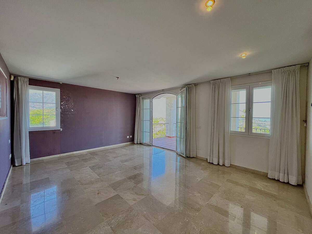 FOR SALE 🏡 Villa to Renovate with Panoramic Sea and Golf Views – El Herrojo, La Quinta, Benahavís 🇪🇸