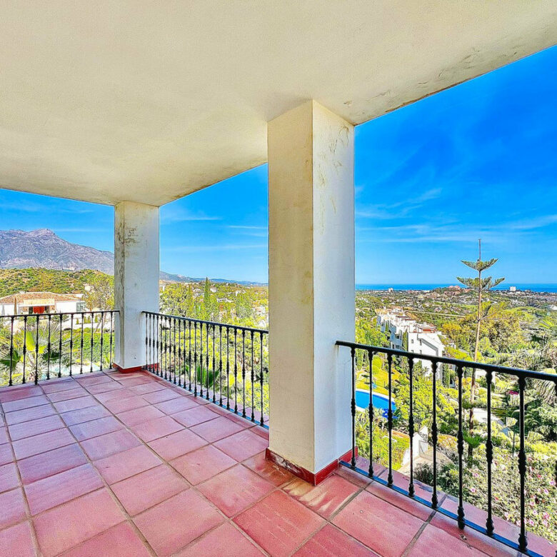FOR SALE 🏡 Villa to Renovate with Panoramic Sea and Golf Views – El Herrojo, La Quinta, Benahavís 🇪🇸
