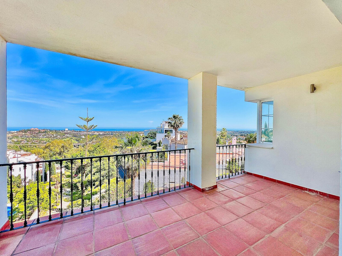 FOR SALE 🏡 Villa to Renovate with Panoramic Sea and Golf Views – El Herrojo, La Quinta, Benahavís 🇪🇸