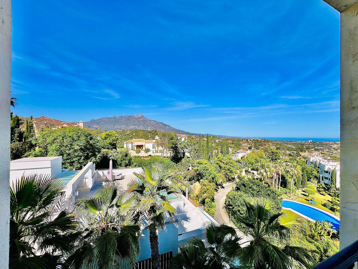 FOR SALE 🏡 Villa to Renovate with Panoramic Sea and Golf Views – El Herrojo, La Quinta, Benahavís 🇪🇸