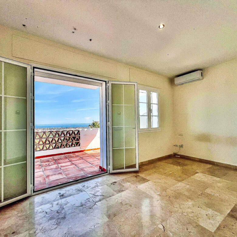 FOR SALE 🏡 Villa to Renovate with Panoramic Sea and Golf Views – El Herrojo, La Quinta, Benahavís 🇪🇸
