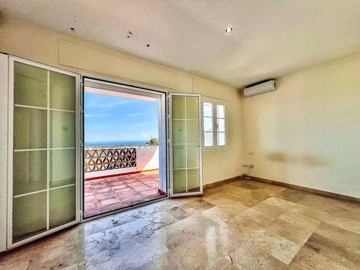 FOR SALE 🏡 Villa to Renovate with Panoramic Sea and Golf Views – El Herrojo, La Quinta, Benahavís 🇪🇸