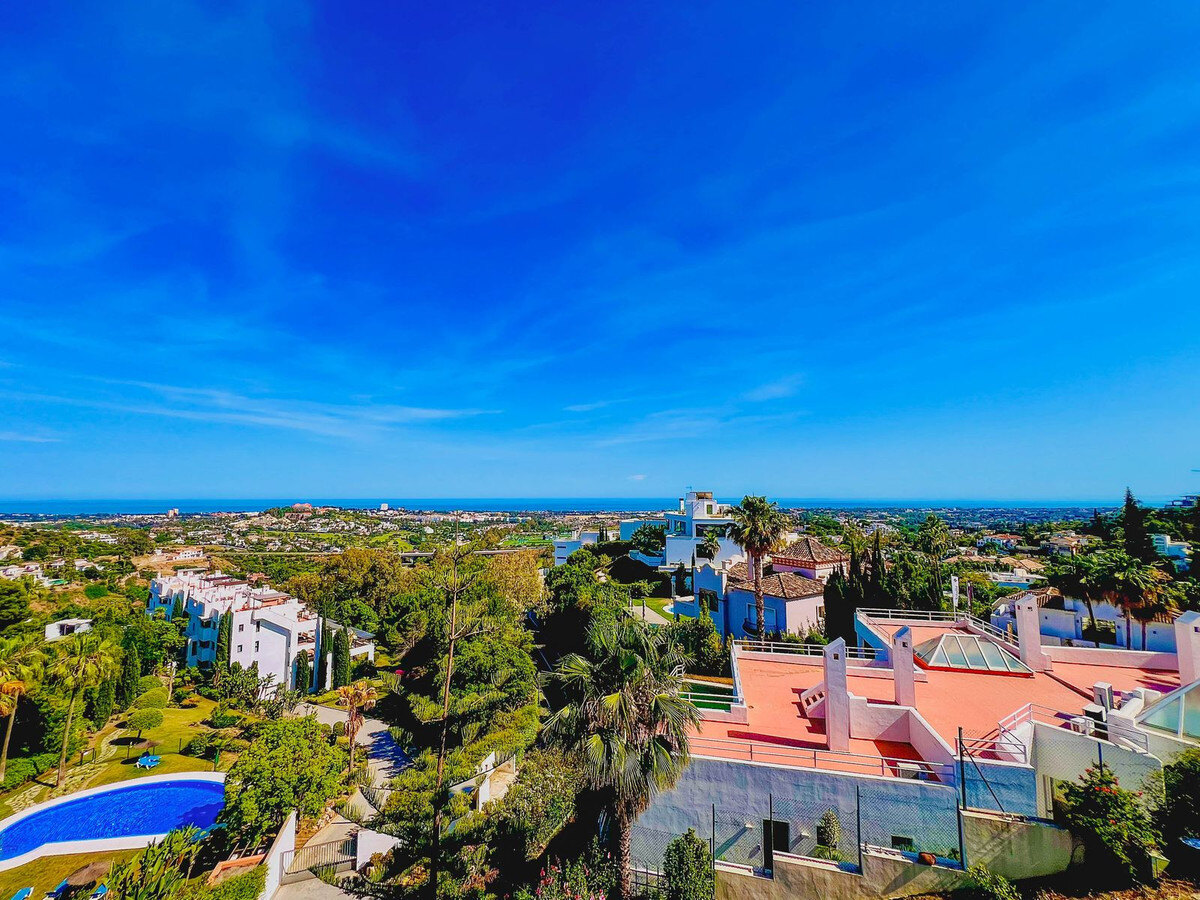 FOR SALE 🏡 Villa to Renovate with Panoramic Sea and Golf Views – El Herrojo, La Quinta, Benahavís 🇪🇸