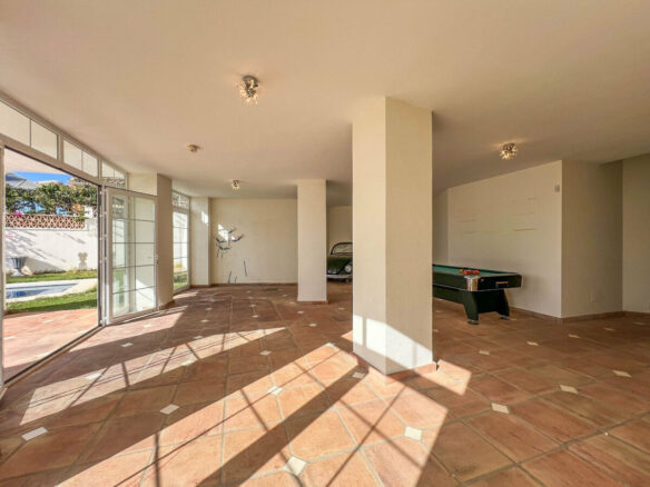 FOR SALE 🏡 Villa to Renovate with Panoramic Sea and Golf Views – El Herrojo, La Quinta, Benahavís 🇪🇸