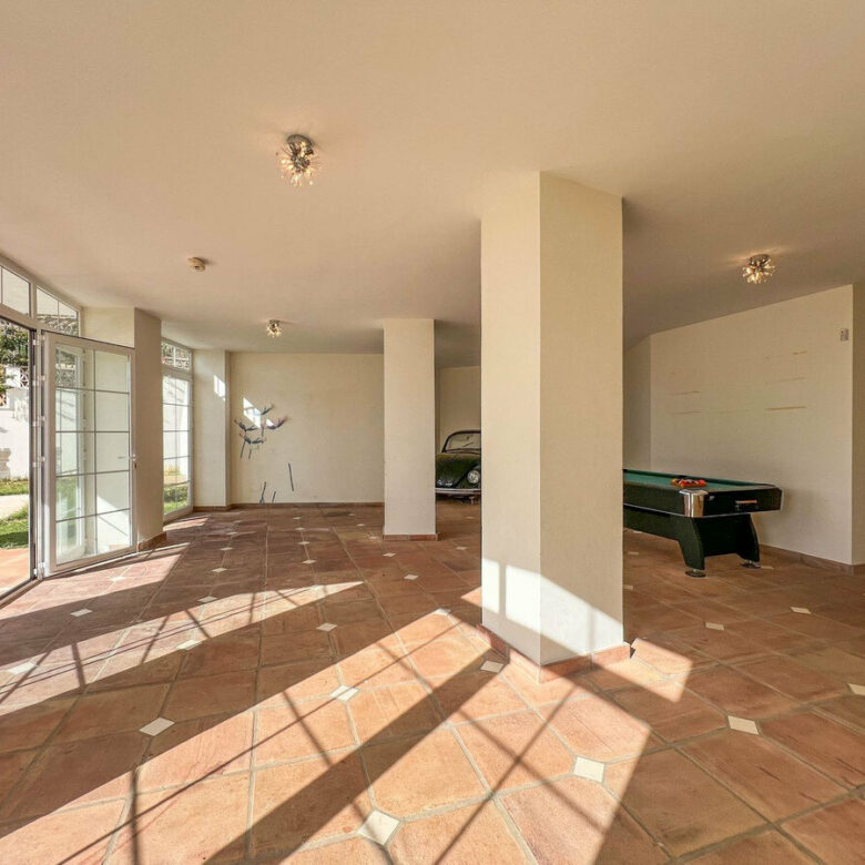 FOR SALE 🏡 Villa to Renovate with Panoramic Sea and Golf Views – El Herrojo, La Quinta, Benahavís 🇪🇸