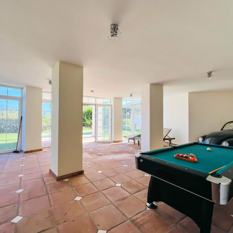 FOR SALE 🏡 Villa to Renovate with Panoramic Sea and Golf Views – El Herrojo, La Quinta, Benahavís 🇪🇸