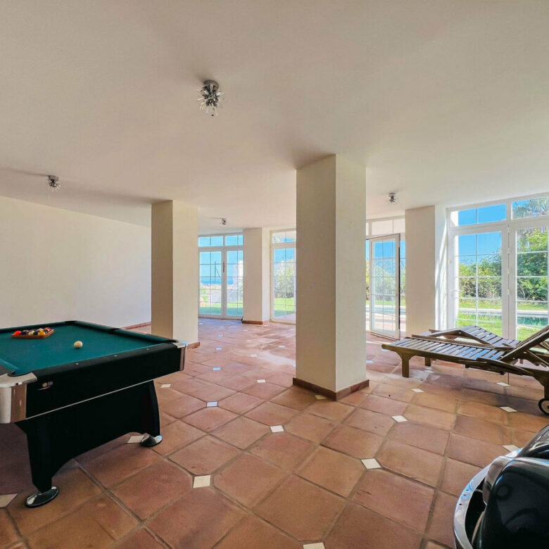 FOR SALE 🏡 Villa to Renovate with Panoramic Sea and Golf Views – El Herrojo, La Quinta, Benahavís 🇪🇸