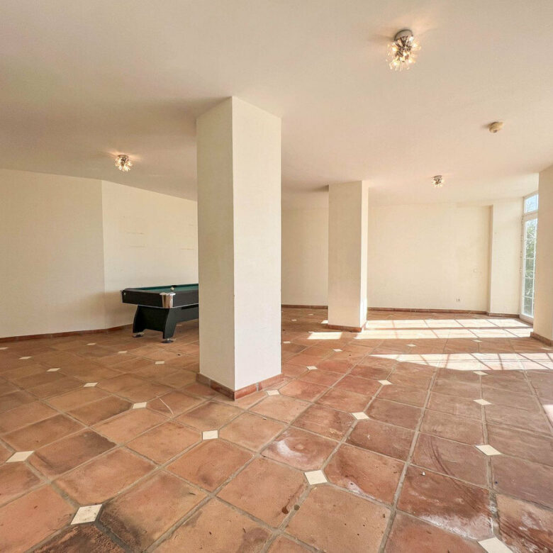 FOR SALE 🏡 Villa to Renovate with Panoramic Sea and Golf Views – El Herrojo, La Quinta, Benahavís 🇪🇸