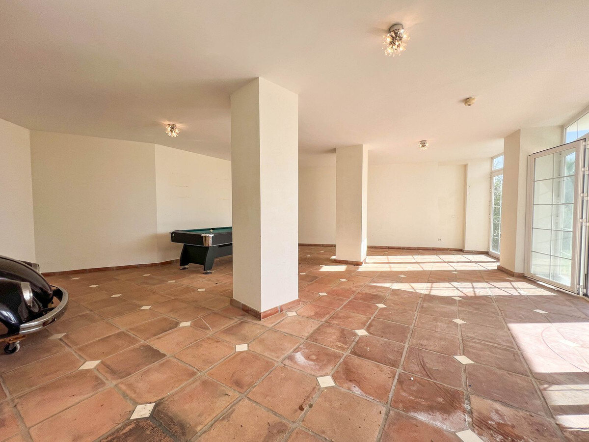 FOR SALE 🏡 Villa to Renovate with Panoramic Sea and Golf Views – El Herrojo, La Quinta, Benahavís 🇪🇸