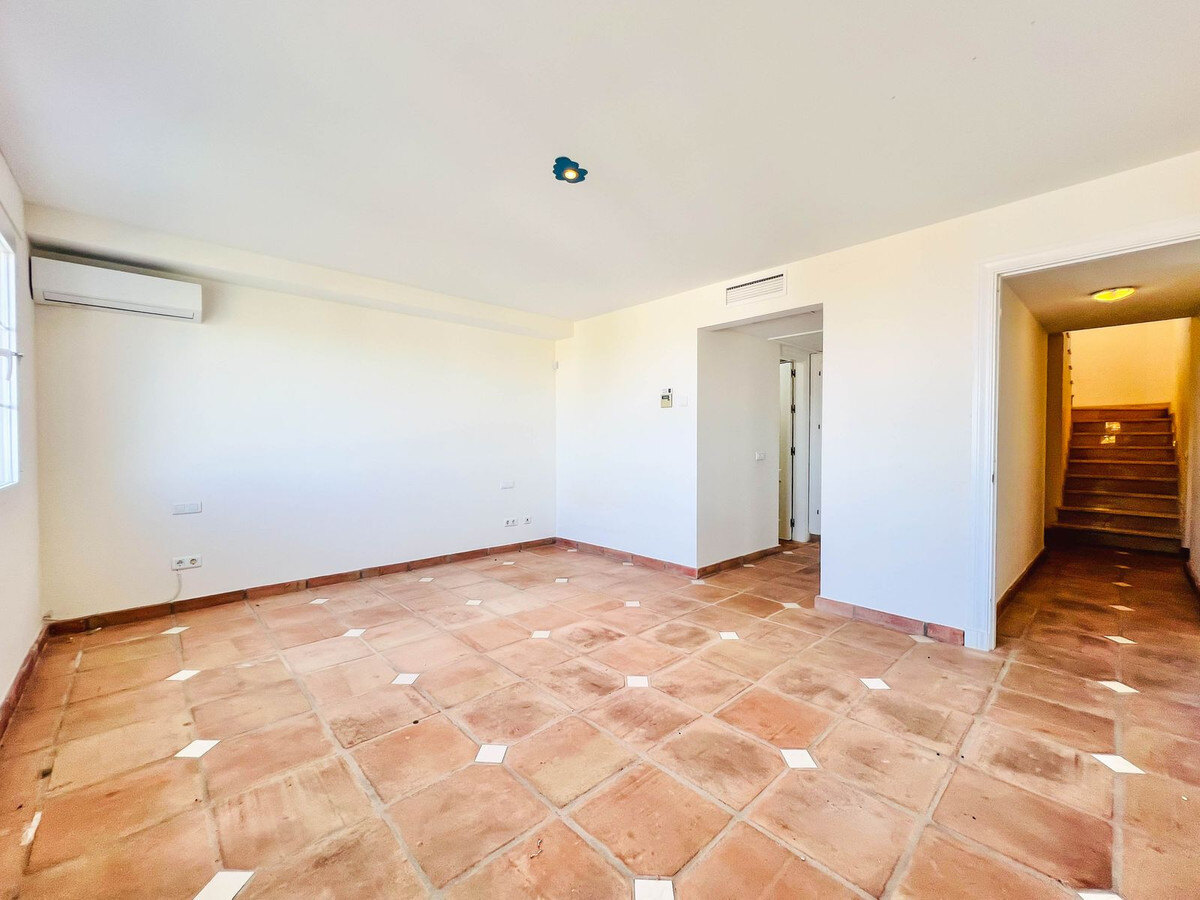 FOR SALE 🏡 Villa to Renovate with Panoramic Sea and Golf Views – El Herrojo, La Quinta, Benahavís 🇪🇸