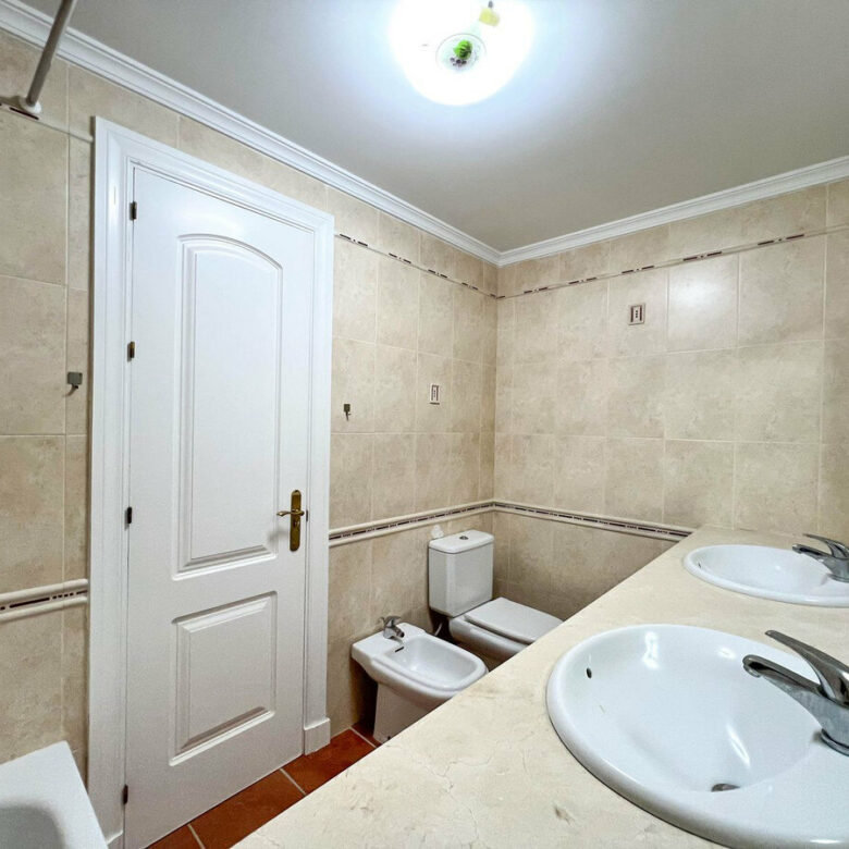 FOR SALE 🏡 Villa to Renovate with Panoramic Sea and Golf Views – El Herrojo, La Quinta, Benahavís 🇪🇸