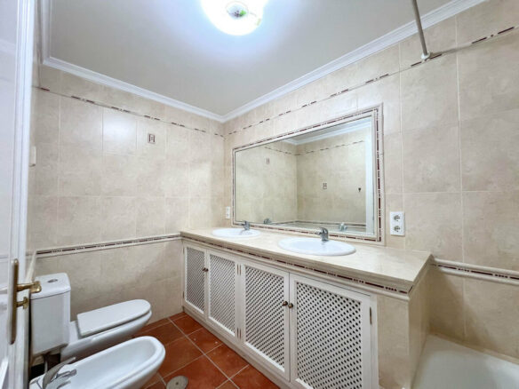FOR SALE 🏡 Villa to Renovate with Panoramic Sea and Golf Views – El Herrojo, La Quinta, Benahavís 🇪🇸