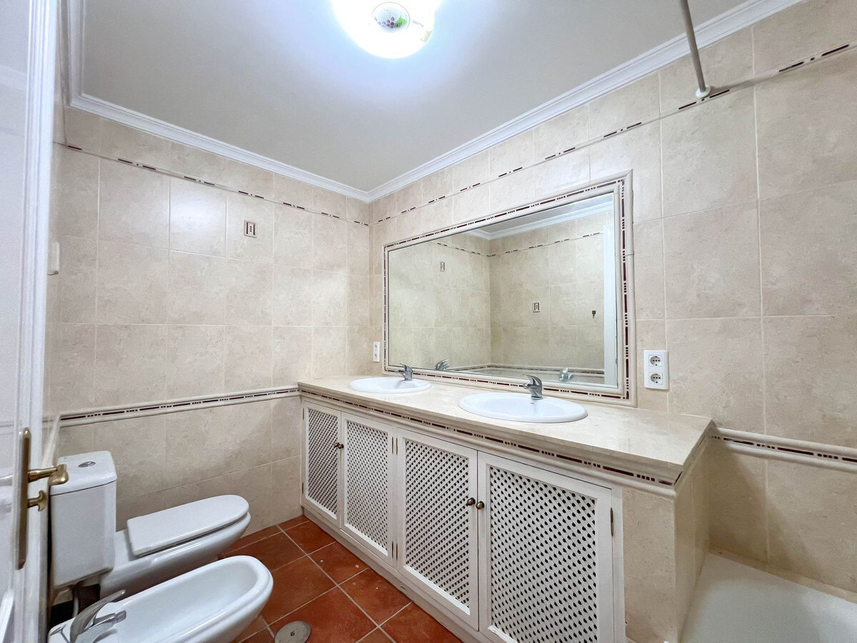FOR SALE 🏡 Villa to Renovate with Panoramic Sea and Golf Views – El Herrojo, La Quinta, Benahavís 🇪🇸