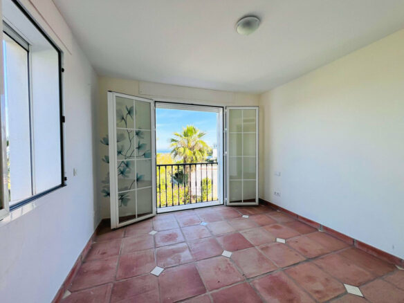 FOR SALE 🏡 Villa to Renovate with Panoramic Sea and Golf Views – El Herrojo, La Quinta, Benahavís 🇪🇸