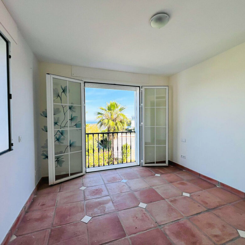 FOR SALE 🏡 Villa to Renovate with Panoramic Sea and Golf Views – El Herrojo, La Quinta, Benahavís 🇪🇸