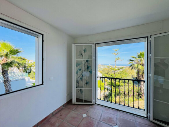 FOR SALE 🏡 Villa to Renovate with Panoramic Sea and Golf Views – El Herrojo, La Quinta, Benahavís 🇪🇸