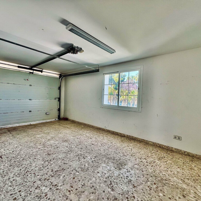 FOR SALE 🏡 Villa to Renovate with Panoramic Sea and Golf Views – El Herrojo, La Quinta, Benahavís 🇪🇸