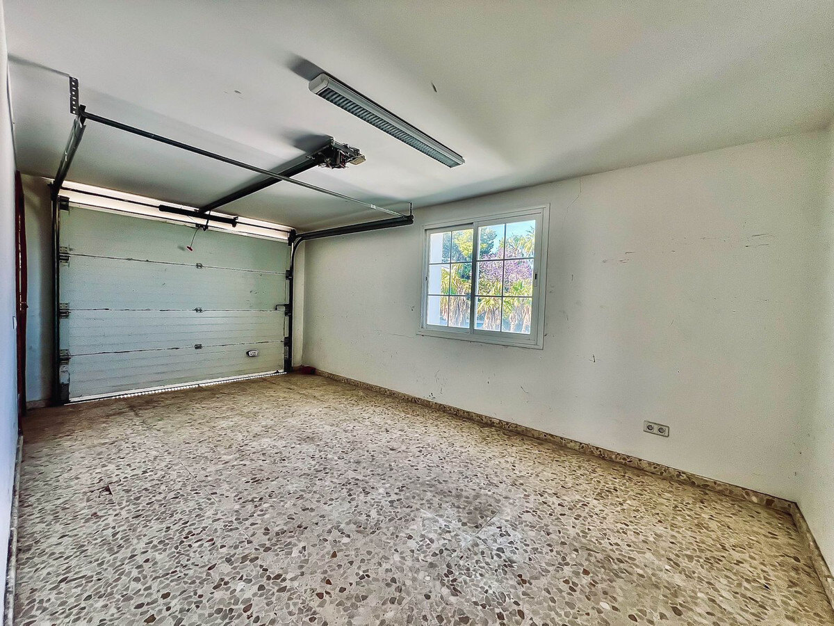 FOR SALE 🏡 Villa to Renovate with Panoramic Sea and Golf Views – El Herrojo, La Quinta, Benahavís 🇪🇸