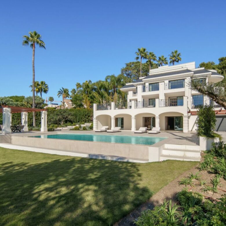 FOR SALE 🏡 Six-Bedroom Contemporary Villa with Private Spa and Rooftop Jacuzzi – Las Brisas, Nueva Andalucía, Marbella 🇪🇸