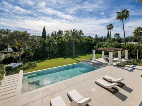 FOR SALE 🏡 Six-Bedroom Contemporary Villa with Private Spa and Rooftop Jacuzzi – Las Brisas, Nueva Andalucía, Marbella 🇪🇸