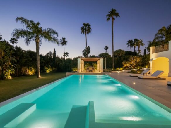 FOR SALE 🏡 Six-Bedroom Contemporary Villa with Private Spa and Rooftop Jacuzzi – Las Brisas, Nueva Andalucía, Marbella 🇪🇸