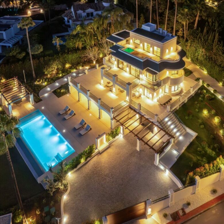 FOR SALE 🏡 Six-Bedroom Contemporary Villa with Private Spa and Rooftop Jacuzzi – Las Brisas, Nueva Andalucía, Marbella 🇪🇸