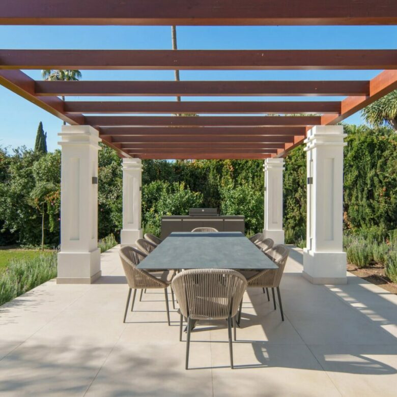 FOR SALE 🏡 Six-Bedroom Contemporary Villa with Private Spa and Rooftop Jacuzzi – Las Brisas, Nueva Andalucía, Marbella 🇪🇸