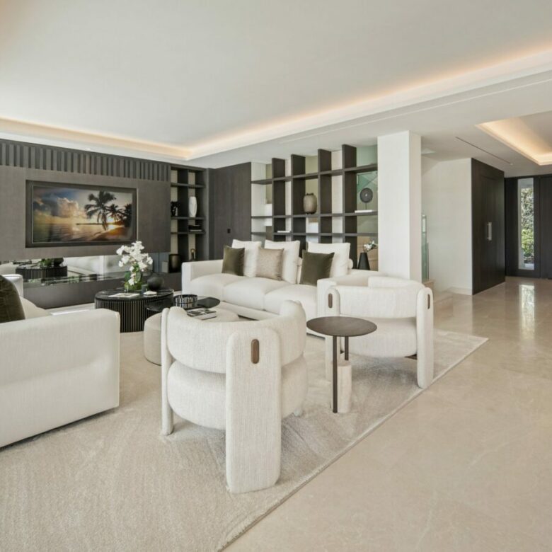 FOR SALE 🏡 Six-Bedroom Contemporary Villa with Private Spa and Rooftop Jacuzzi – Las Brisas, Nueva Andalucía, Marbella 🇪🇸