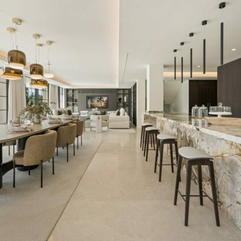 FOR SALE 🏡 Six-Bedroom Contemporary Villa with Private Spa and Rooftop Jacuzzi – Las Brisas, Nueva Andalucía, Marbella 🇪🇸
