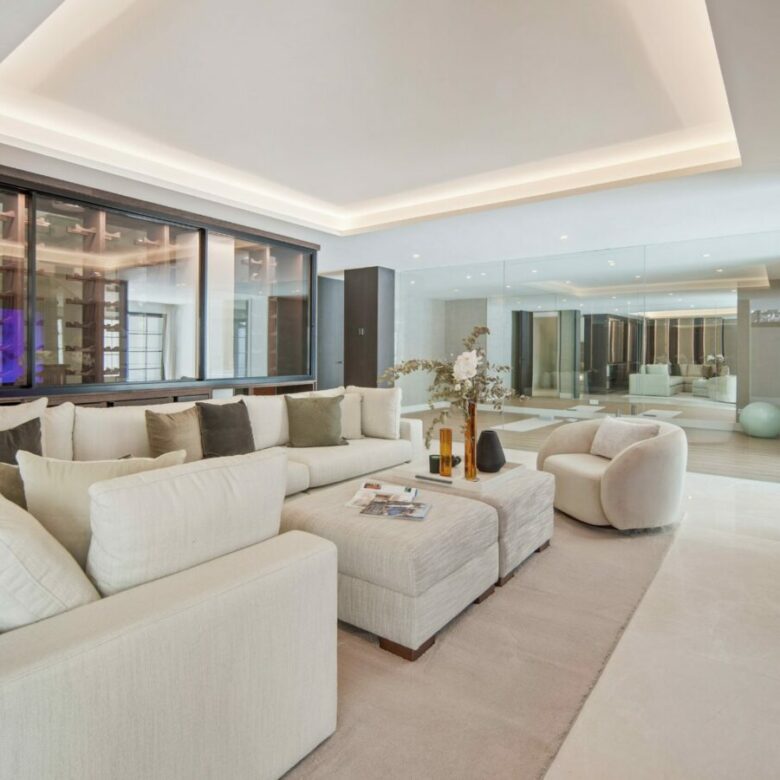 FOR SALE 🏡 Six-Bedroom Contemporary Villa with Private Spa and Rooftop Jacuzzi – Las Brisas, Nueva Andalucía, Marbella 🇪🇸