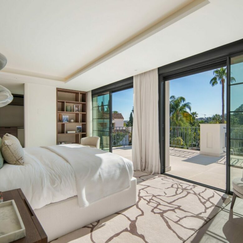 FOR SALE 🏡 Six-Bedroom Contemporary Villa with Private Spa and Rooftop Jacuzzi – Las Brisas, Nueva Andalucía, Marbella 🇪🇸