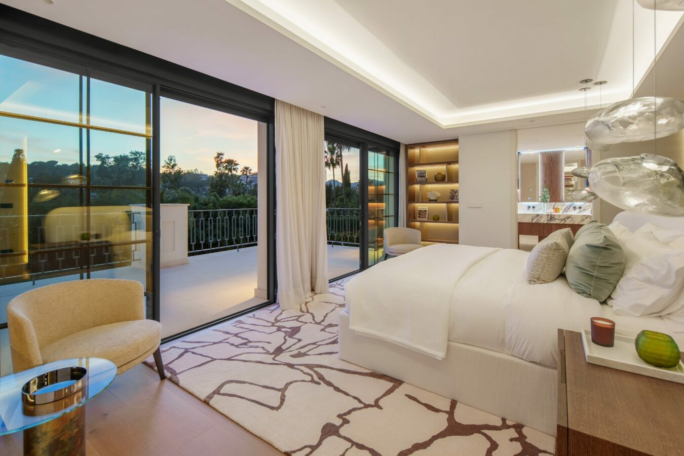 FOR SALE 🏡 Six-Bedroom Contemporary Villa with Private Spa and Rooftop Jacuzzi – Las Brisas, Nueva Andalucía, Marbella 🇪🇸