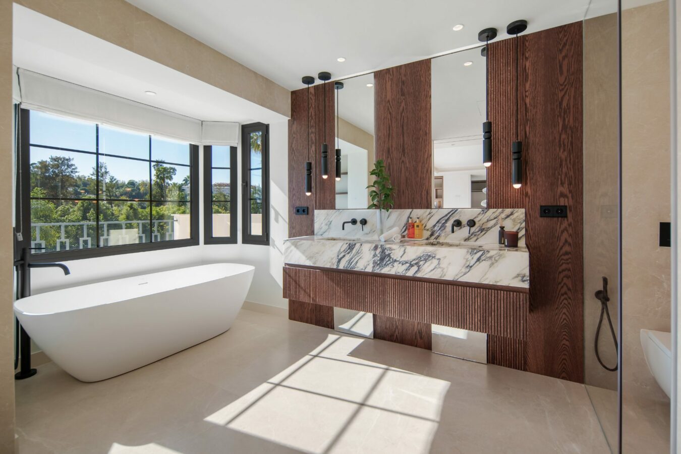 FOR SALE 🏡 Six-Bedroom Contemporary Villa with Private Spa and Rooftop Jacuzzi – Las Brisas, Nueva Andalucía, Marbella 🇪🇸