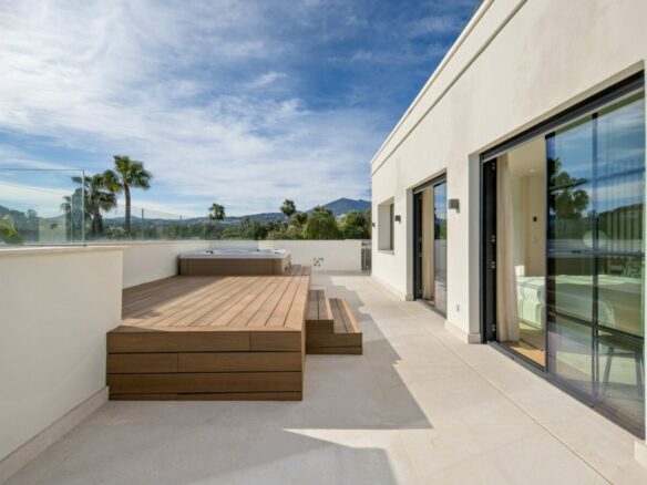 FOR SALE 🏡 Six-Bedroom Contemporary Villa with Private Spa and Rooftop Jacuzzi – Las Brisas, Nueva Andalucía, Marbella 🇪🇸