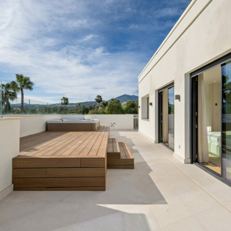 FOR SALE 🏡 Six-Bedroom Contemporary Villa with Private Spa and Rooftop Jacuzzi – Las Brisas, Nueva Andalucía, Marbella 🇪🇸